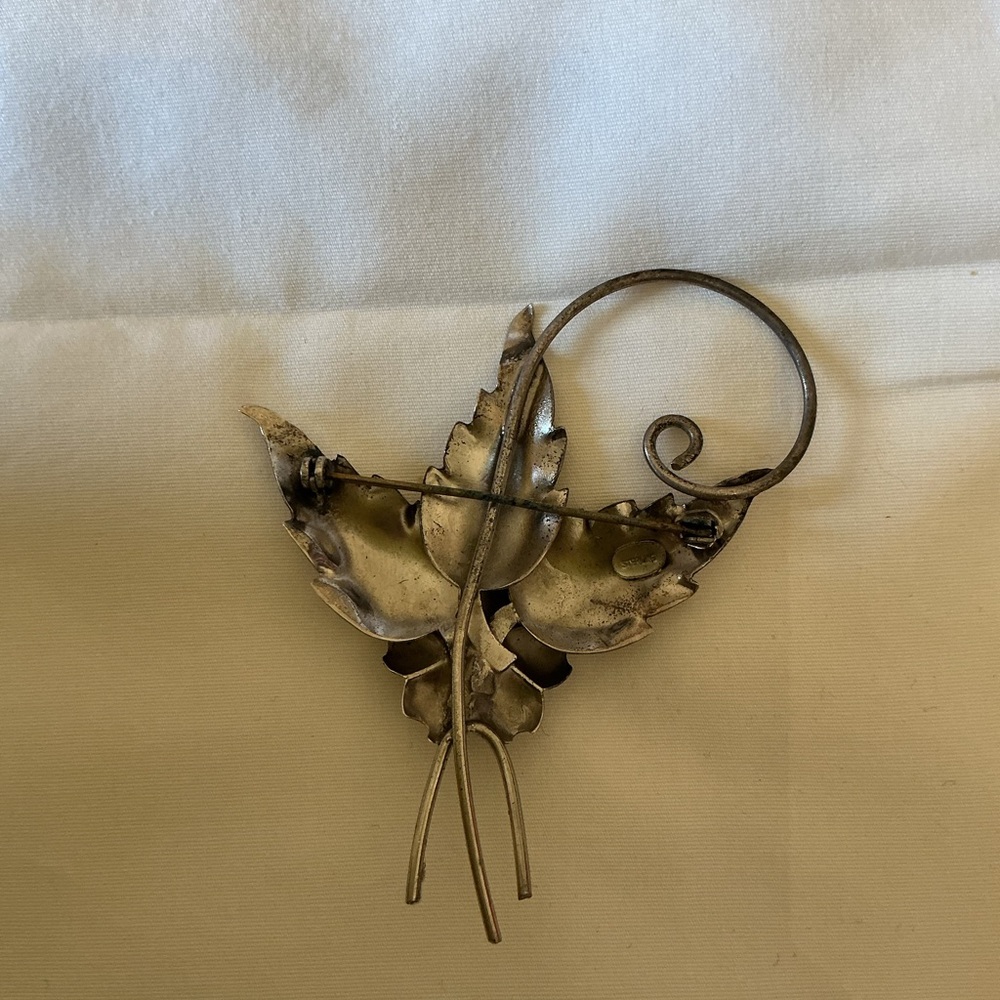 Sterling VTG Leaf  Brooch with Amber Color Glass - Picture 2 of 2